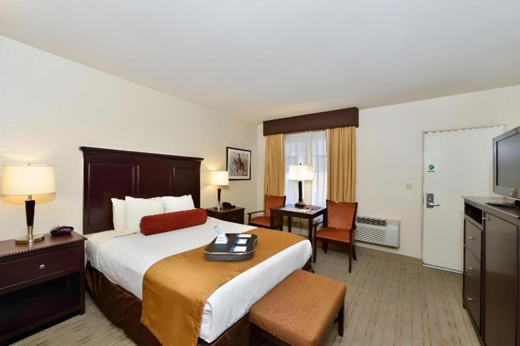 เบสต์เวสเทิร์น ฟรอนเทียร์ โมเทล Hotel โลนไพน์ ภายนอก รูปภาพ