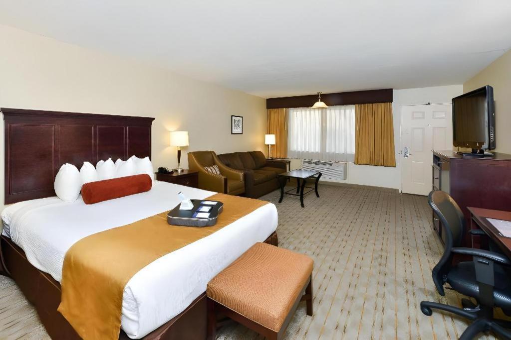 เบสต์เวสเทิร์น ฟรอนเทียร์ โมเทล Hotel โลนไพน์ ภายนอก รูปภาพ