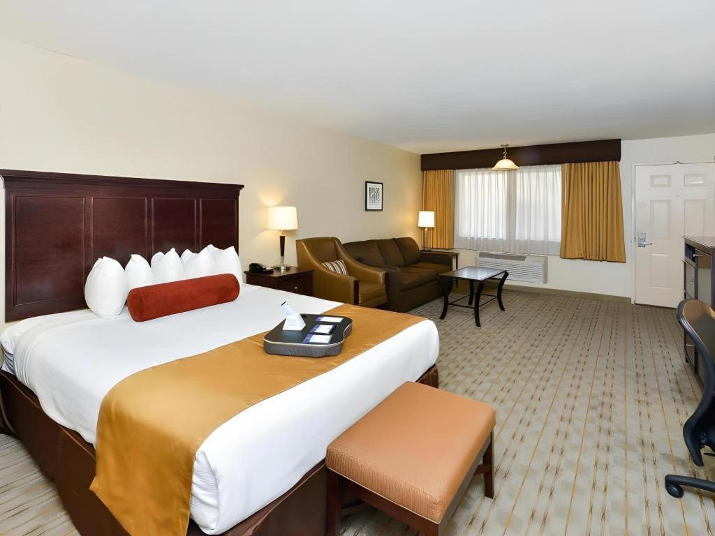 เบสต์เวสเทิร์น ฟรอนเทียร์ โมเทล Hotel โลนไพน์ ภายนอก รูปภาพ